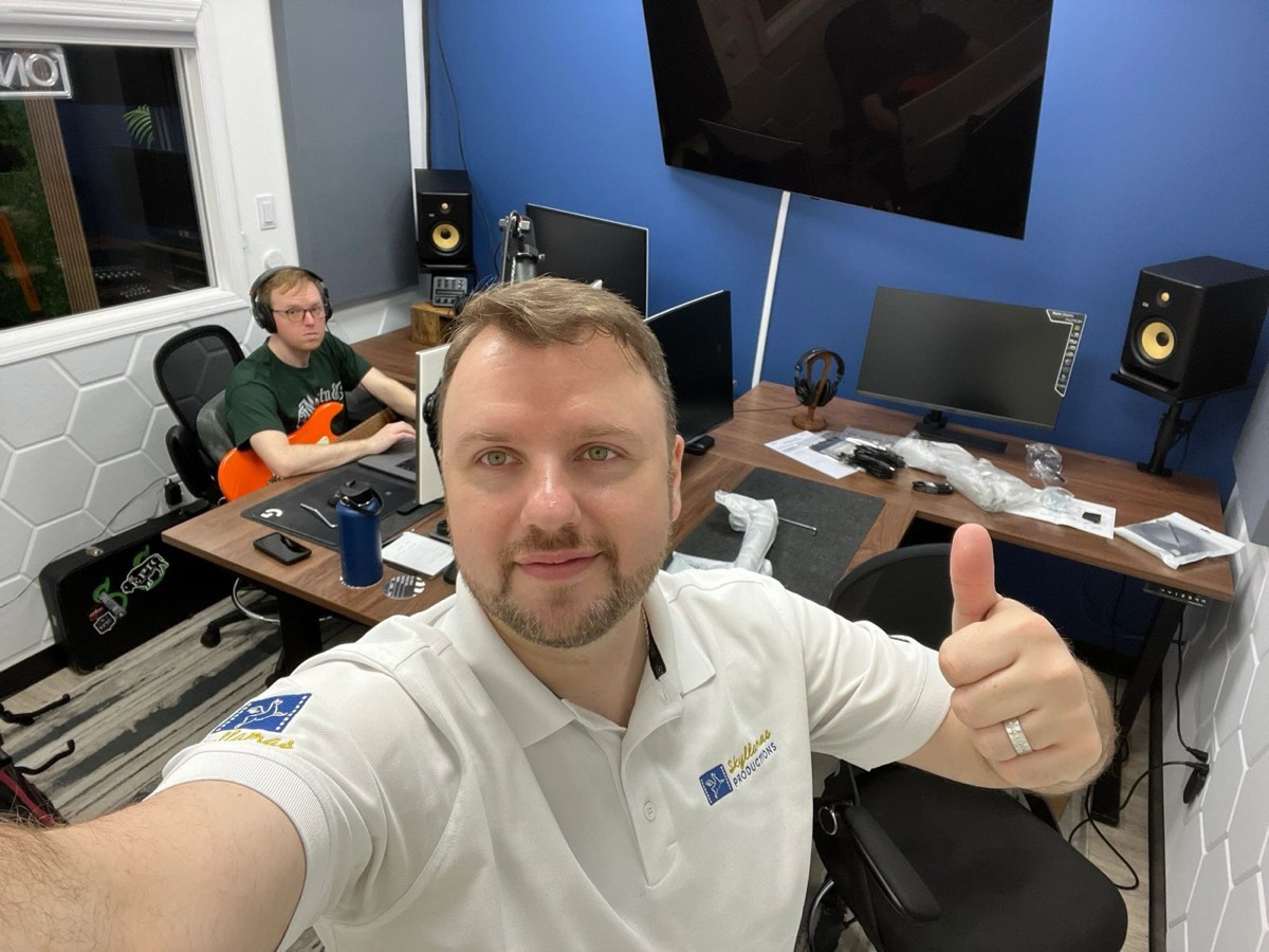 Slawek Roszak in the Skyllamas podcast control room